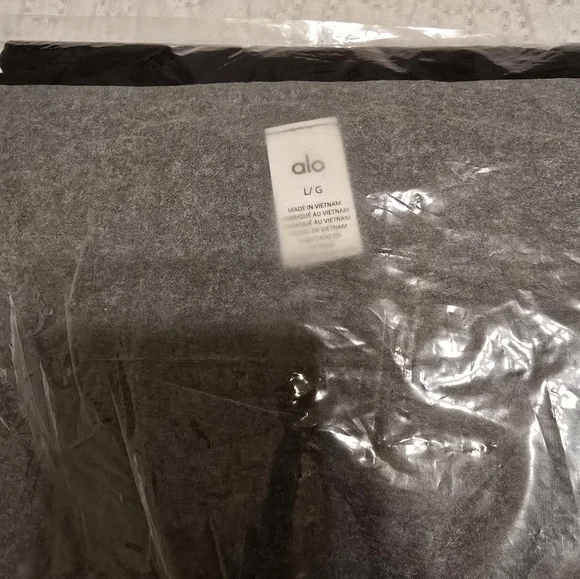 ALO Soho Pullover NWT Black Size L - Picture 6 of 8